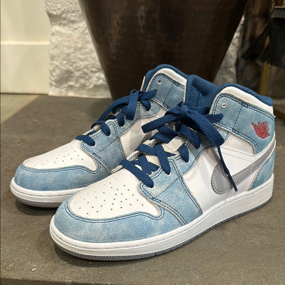 Nike Air Jordans Blue and White Sneakers Classic High-Top Design. BNWOT